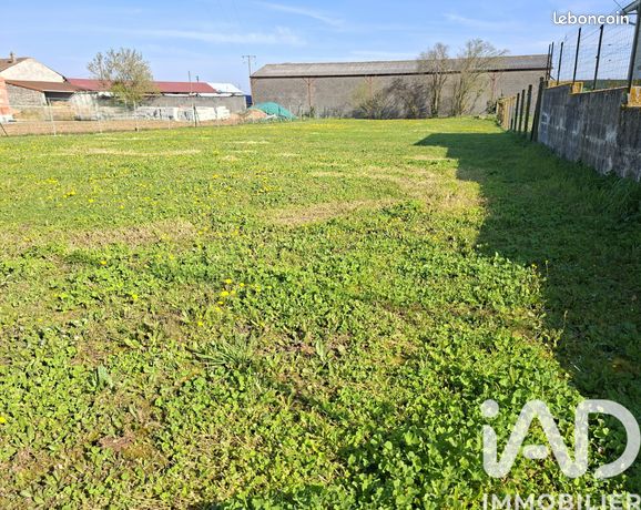 Terrain 1075 m² Maillé
