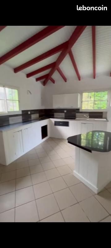 Appartement 5 pièces 160 m² · à Morne-À-l'Eau · 160 m² · 1 280 €/mois