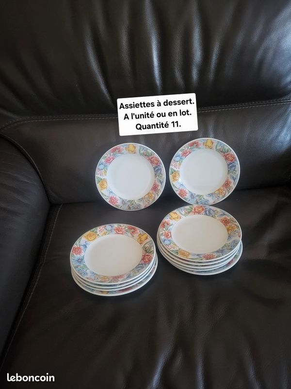 Assiettes à dessert prix à l'unité . Tasses. Verres. Plats. Couverts (image 1)