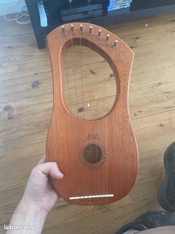 Lyre (image 2)