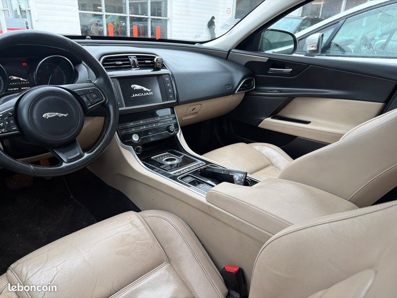 JAGUAR XE 2.0 160ch BVA MOTEUR HS 198000km prix 2200e véhicule non roulant (image 5)