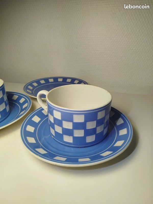 2 tasses anciennes Digoin Sarreguemines Art déco, damier bleu et blanc (image 2)