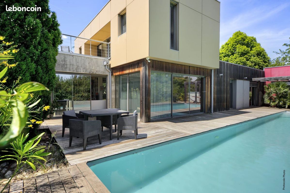Villa 6 pièces 215 m² (image 1)