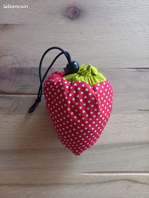Coupe-vent "Fraise" taille 4/6 ans (image 1)