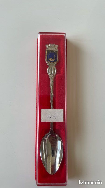 Pilastro Spietato grande petite cuillère blason Seminterrato Armadio Tanto