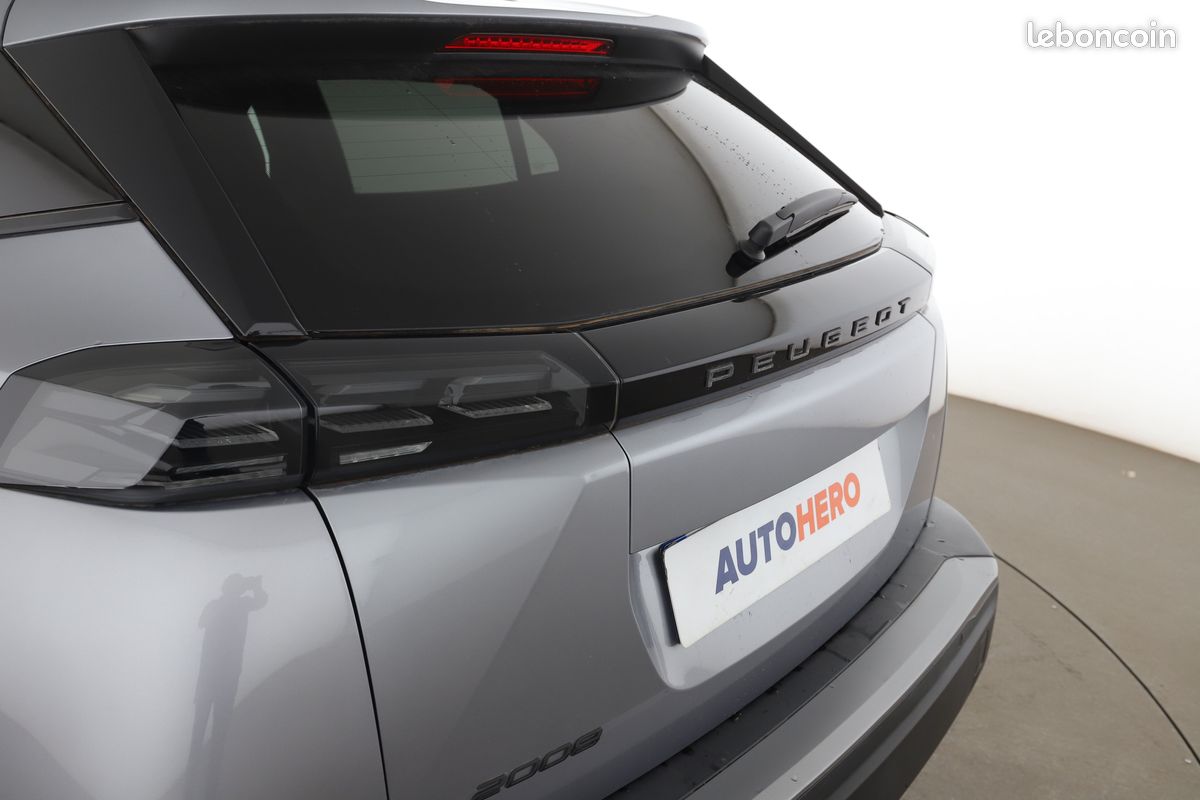 Peugeot 2008 1.2 PureTech Allure 101 ch (image 28)