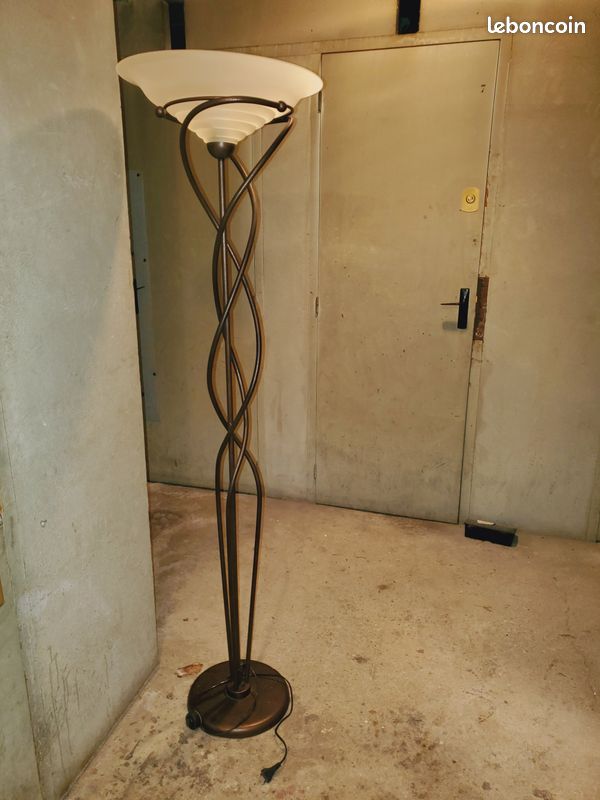 Lampe sur pied (image 1)