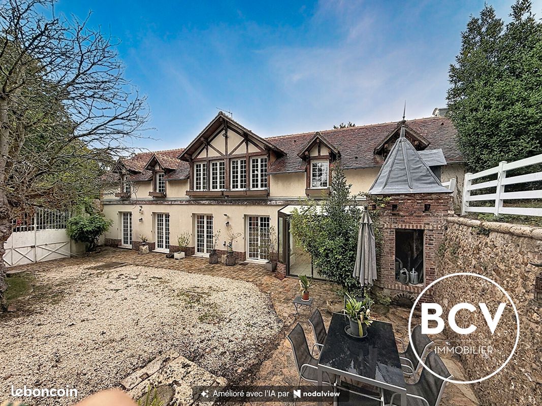 Maison 7 pièces 200 m² · à Lèves · 200 m² · 470 000 €