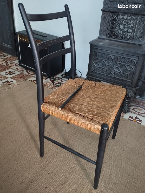 Vends 4 chaises de type danois à rafraîchir/reparer (image 1)