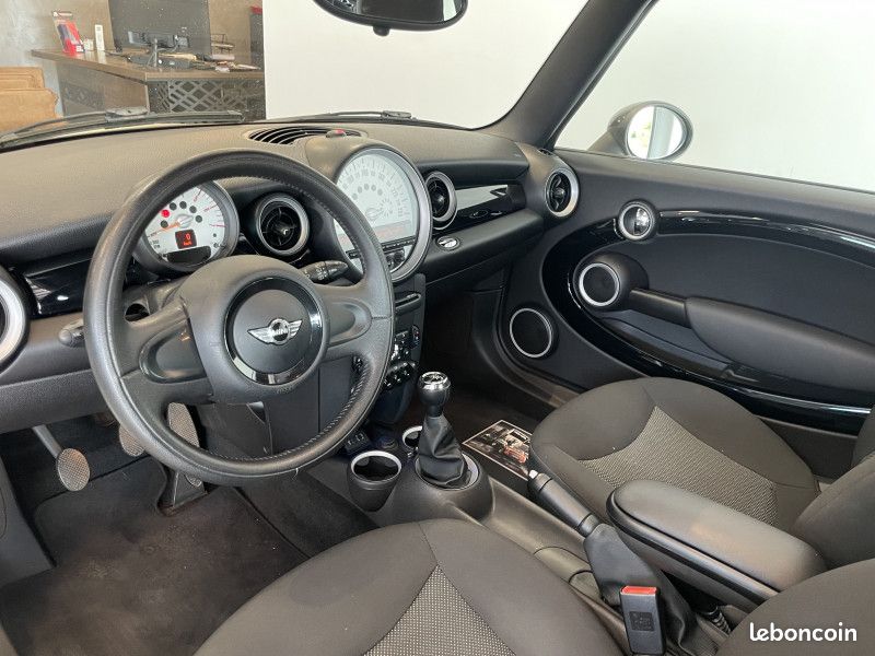 Mini CLUBMAN COOPER D 112CH (image 10)