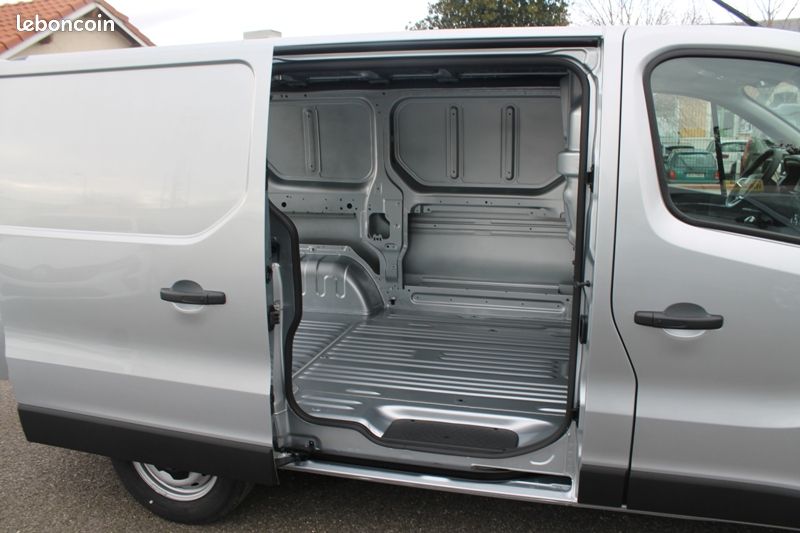 Renault Trafic III (3) Fourgon L1H1 3T 2.0 Blue DCI 150 Advance Full Équipé [Coordonnées masquées] Kilomètres Caméra, Clim Auto, GPS.Prix Hor taxe 25 667...... (image 9)