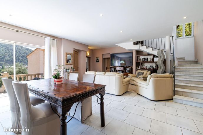 Maison 8 pièces 292 m² — 9