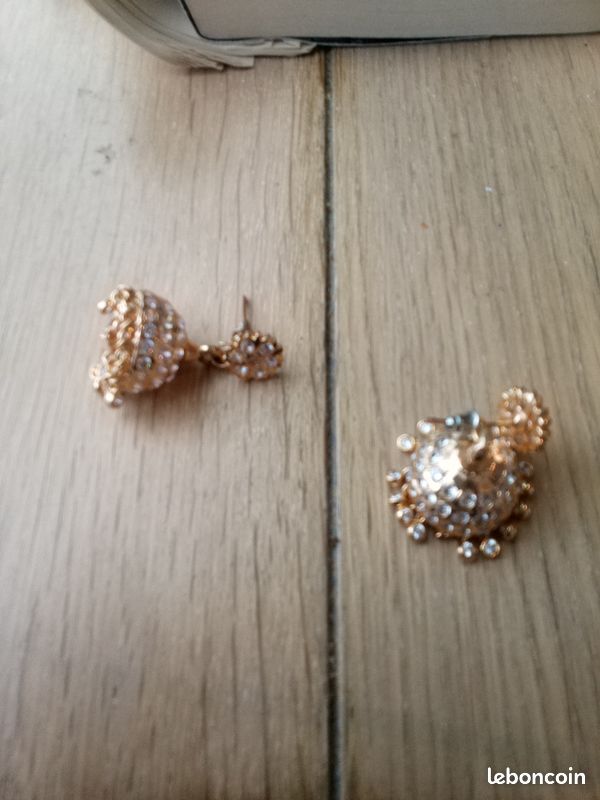 Boucle d'oreille style indien (asiatique du Sud) (image 1)