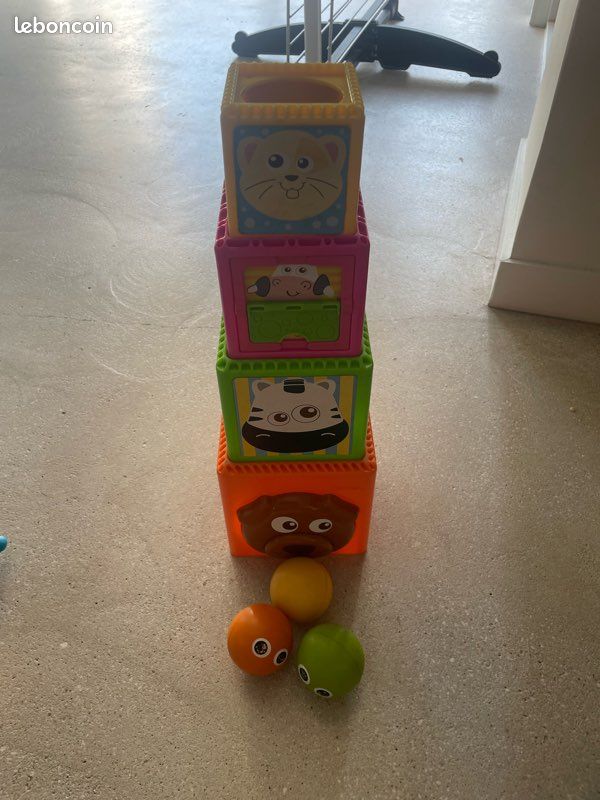Tour de Cubes à Empiler Animaux et Balles Jouet Éveil Bébé (image 1)