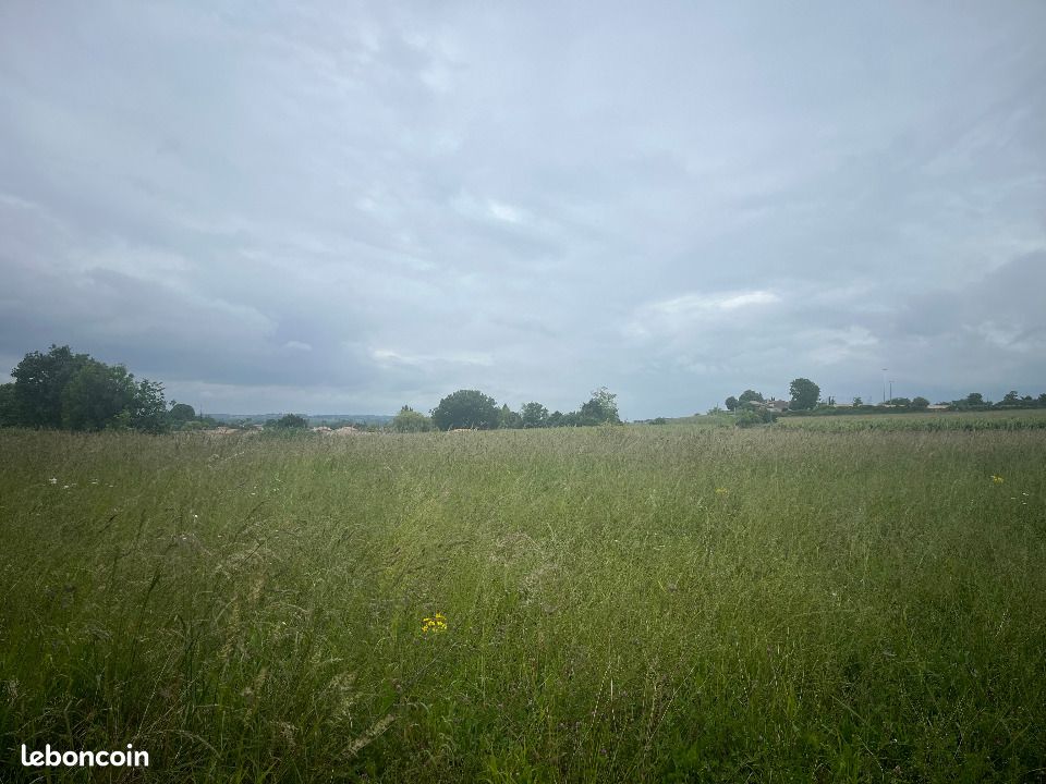 Terrain 773 m² · à Prignac-et-Marcamps · 79 000 €