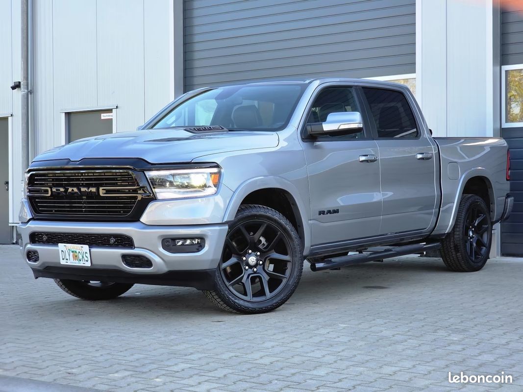 Dodge RAM 1500 Laramie Night Edition 5.7 HEMI 401 ch 4x4 – Harman Kardon – Écran 12” – 22” (image 1)