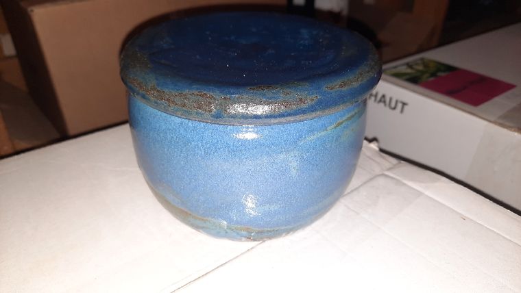 Beurrier à eau grès bleu texturé - Terenko beurrier à eau