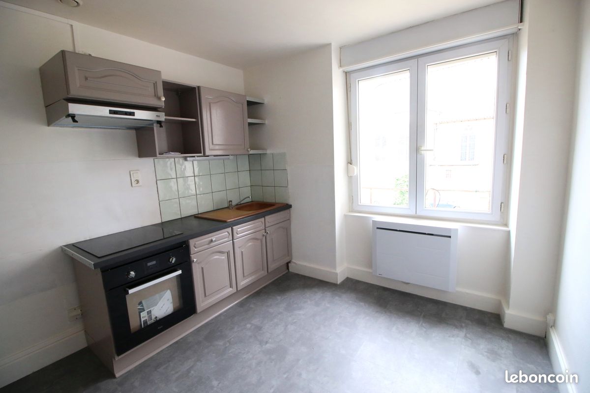 Appartement 3 pièces 61 m² · à Charmes · 61 m² · 525 €/mois