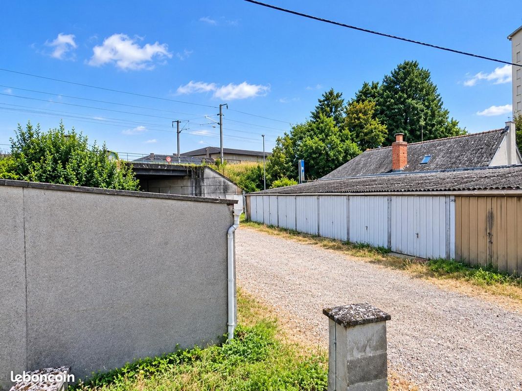 Parking/box 600 m² ANGERS · 355 300 €