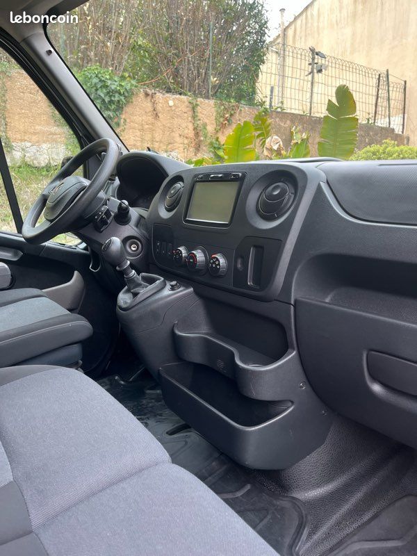 Fourgon Renault Master (image 3)