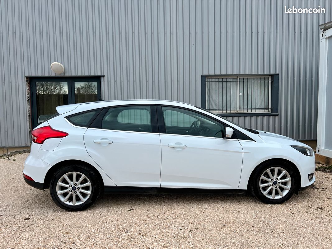 Ford Focus 3 Phase 2 - 1.0L EcoBoost 100ch S&S Business Nav (image 5)