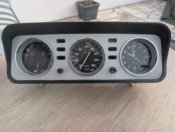 Horloge Murale Peugeot – Miniature Auto, Alu Noir, 20x30 Cm, Fabrication Française