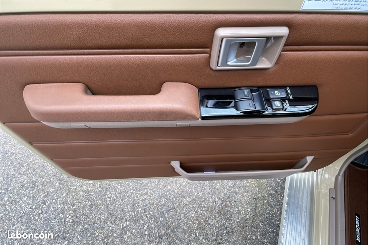 Toyota Land Cruiser GRJ 79 SIMPLE CABINE LX 4.0 V (image 11)