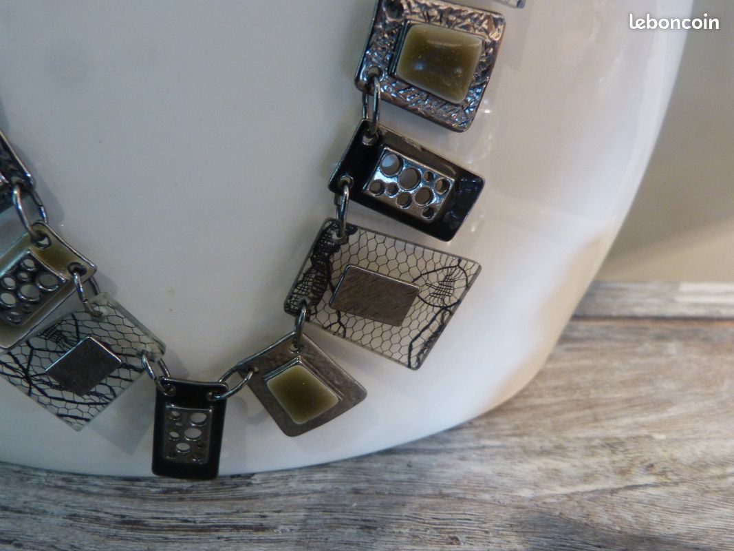 Collier Vintage IKITA – Métal Doré, Occasion, Bijou Rétro