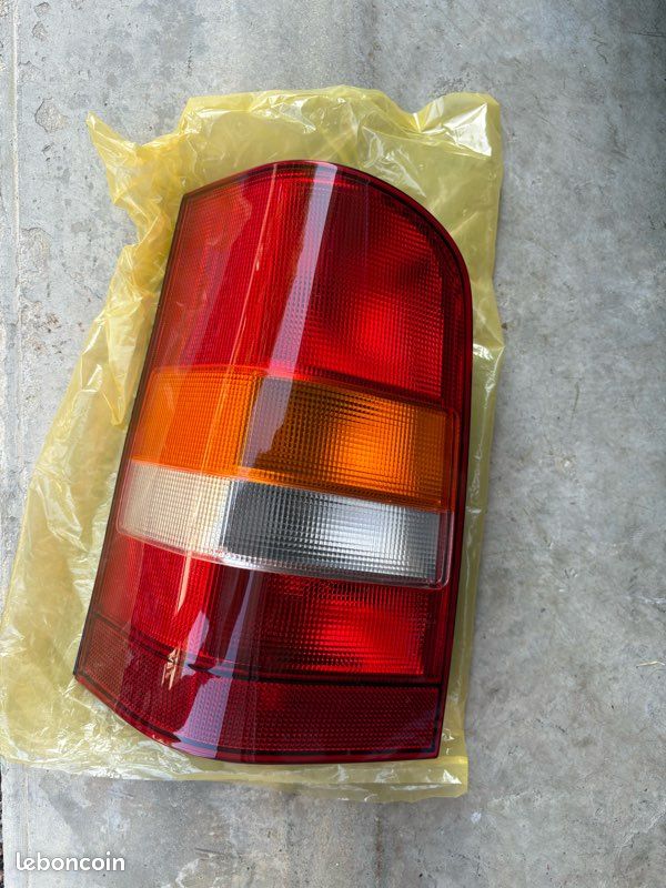 Feu de Mercedes Vito W638 neuf (image 1)