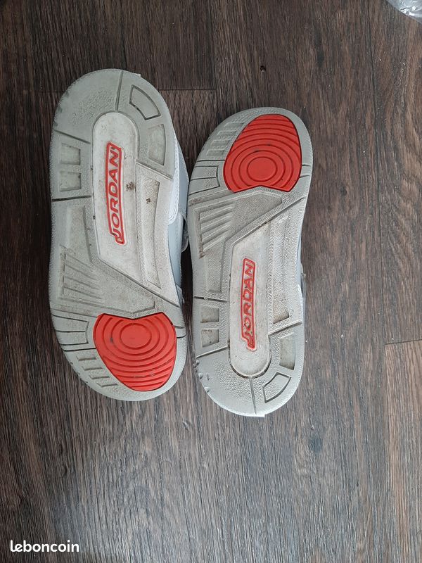 Basket Jordan blanche fille taille 35 (image 4)