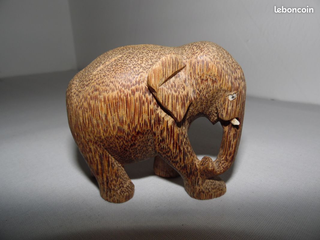 Paire dé statue d'éléphant en bois sculpté à la main