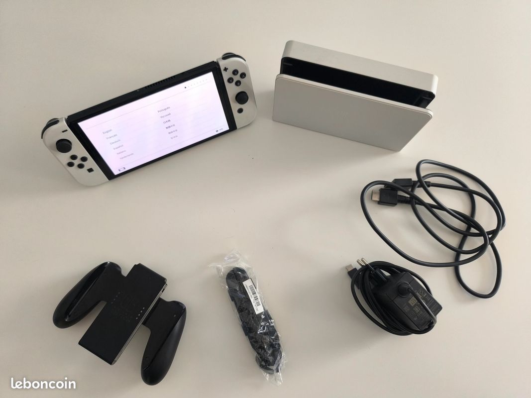Nintendo Switch OLED (image 1)