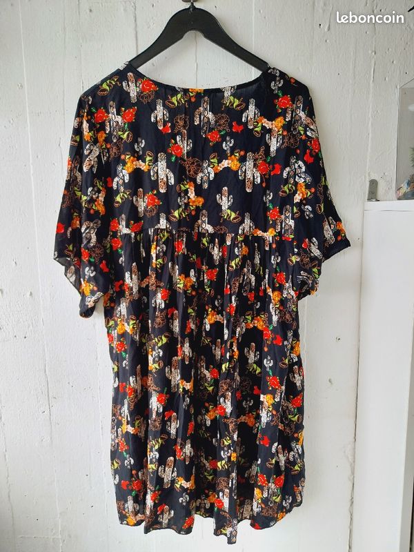 Robe bohème chic oversize noire (image 6)