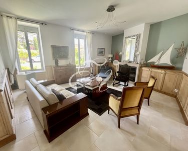Maison 1 350 000 € - 360 m²