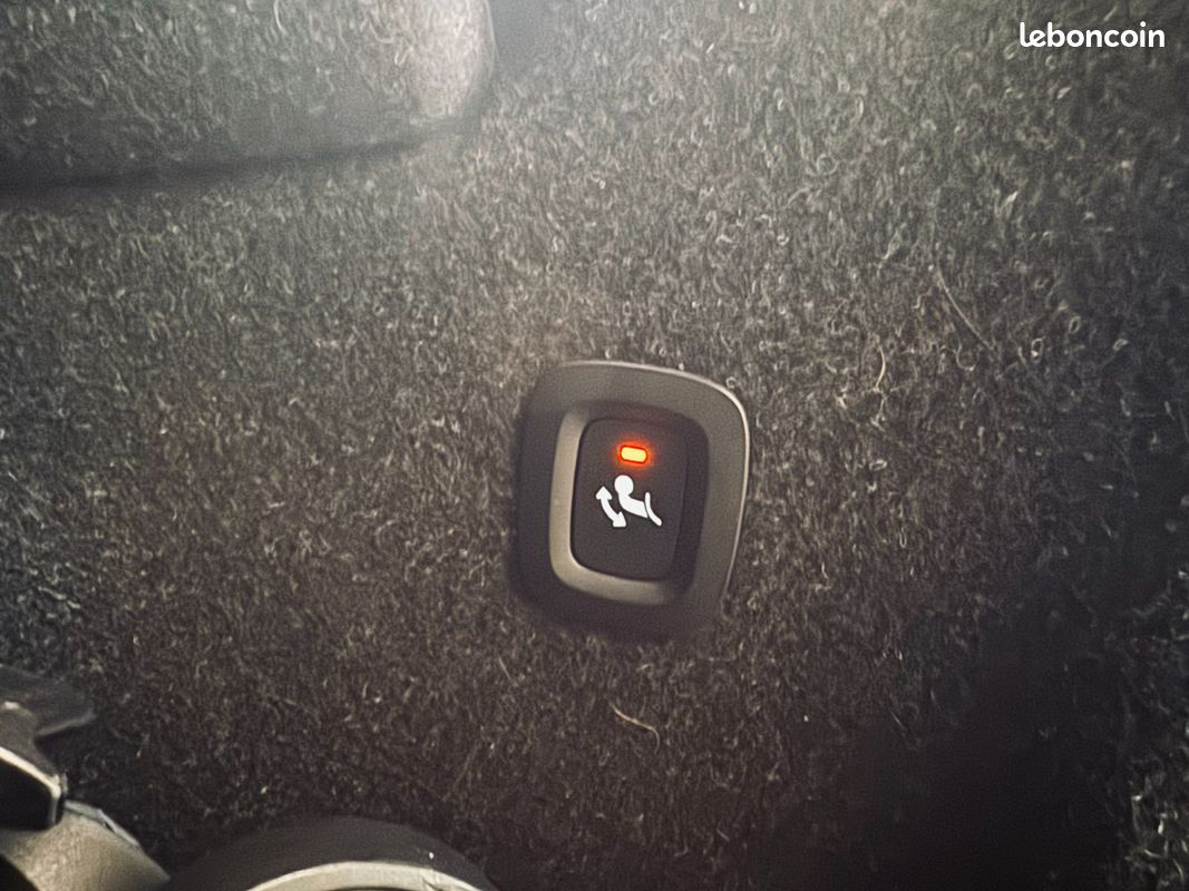 VOLVO XC40 R-Design T5 Recharge 180+82 ch DCT7 (image 12)