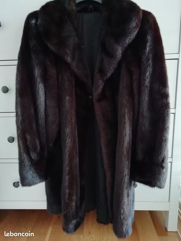 Manteau Saga Mink En Vison - Couleur Marron - Taille Unique - Style Long Satiné - Occasion Comme Neuf