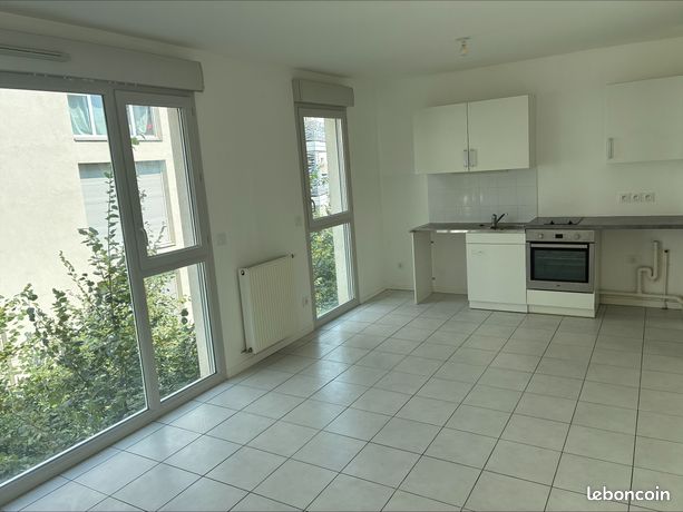 T2 42m² LYON 7 GIRONDINS - ASCENSEUR - CALME - DPE C - Garage en option — 1