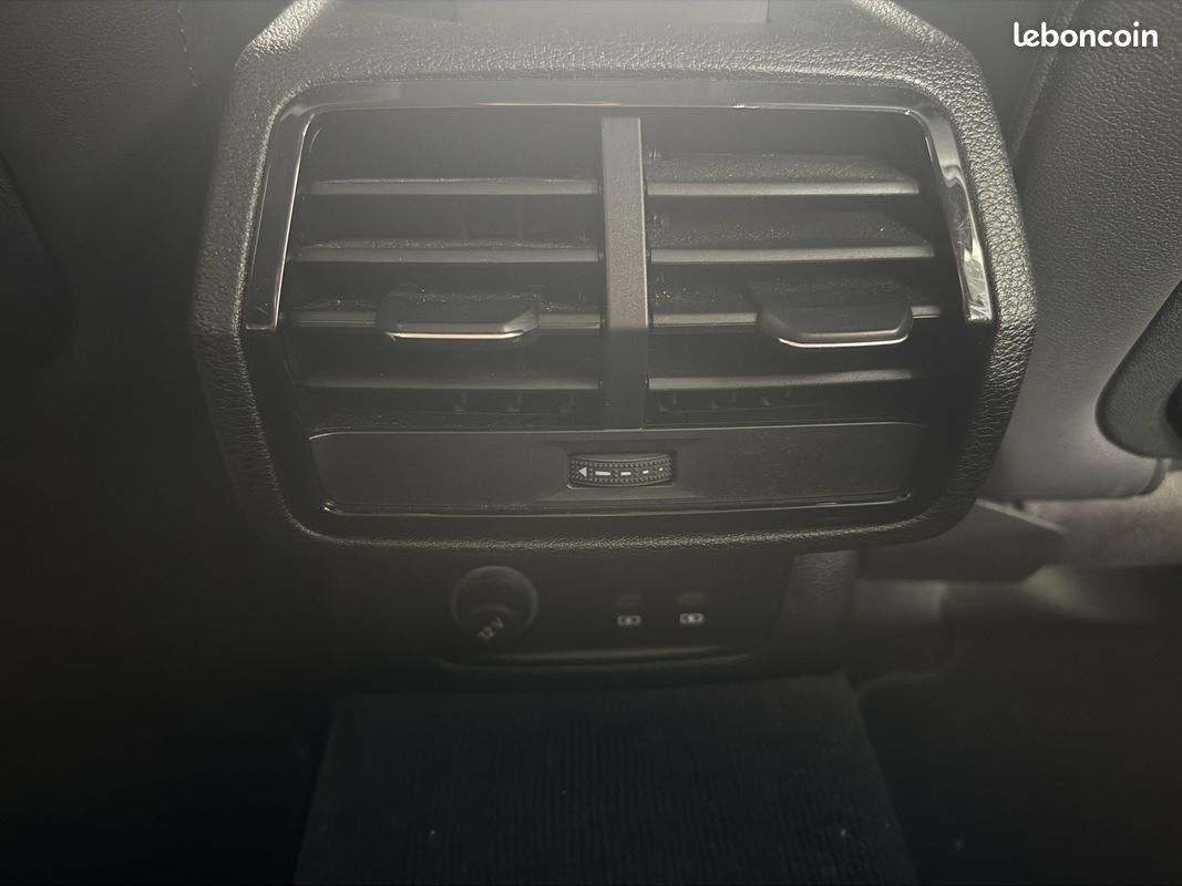 AUDI Q3 35 TFSI 150 ch S tronic 7 S line (image 8)