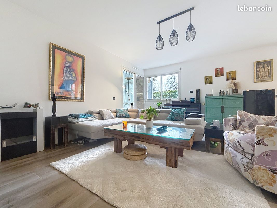 Appartement 5 pièces 134 m² · à Ferney-Voltaire · 134 m² · 680 000 €