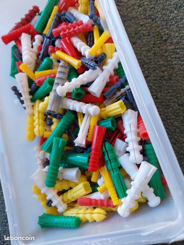 Lot chevilles plastique (image 2)