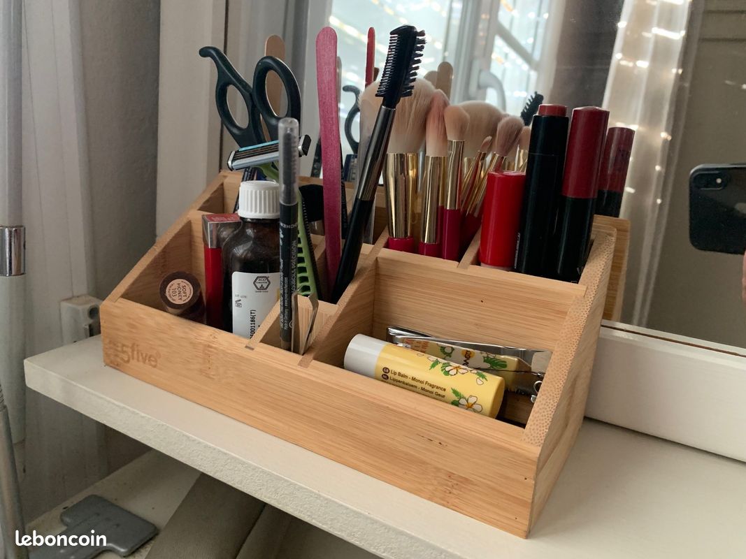 A VENDRE - Organisateur à maquillage (image 1)