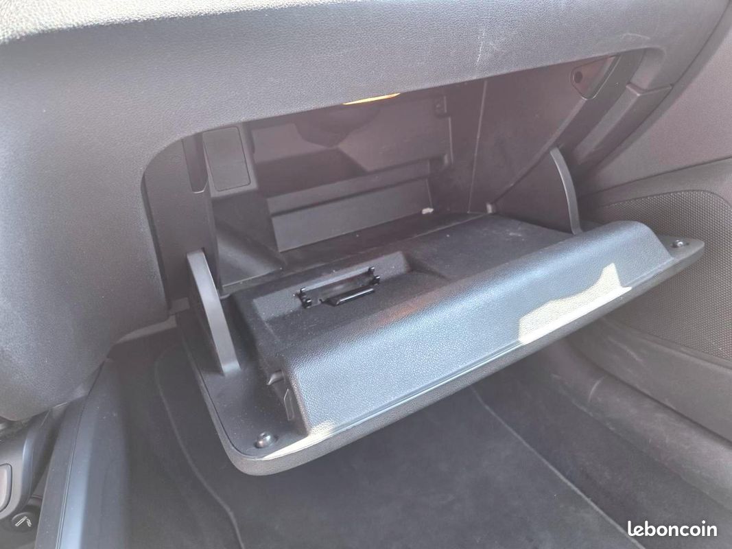 AUDI A1 Sportback 1.6 TDi DPF - 90 - Start/Stop SPORTBACK Ambiente PHASE 1 (image 24)