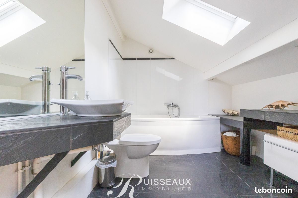Propriété 8 pièces 219 m² (image 20)