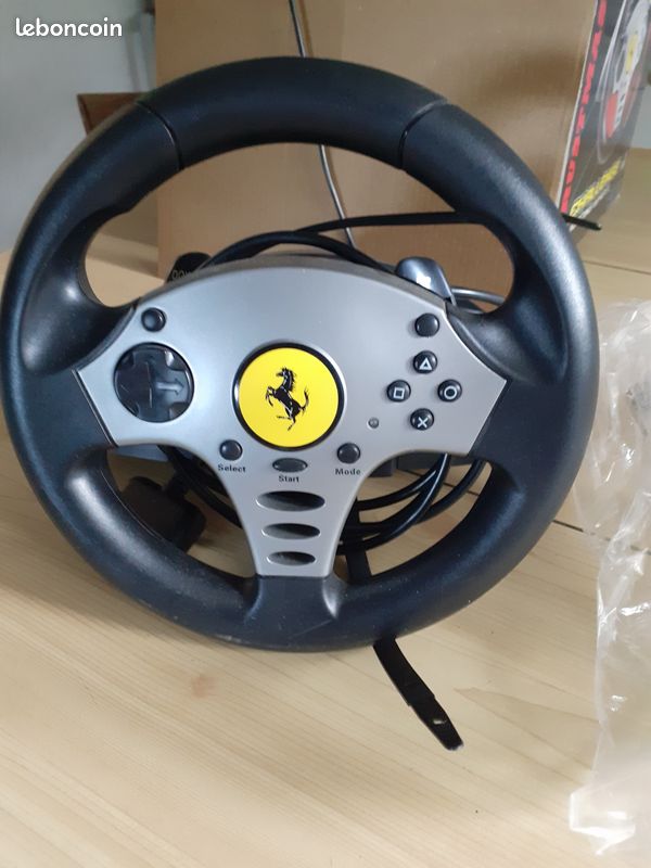 Volant Thrustmaster Universal Challenge Ferrari en boîte - PS2 - Accessoire Occasion Pas Cher