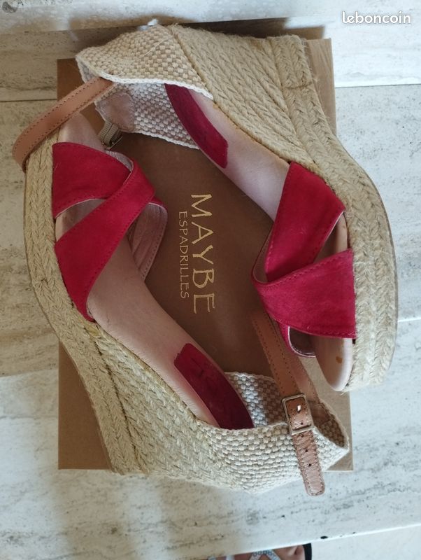 Talon Haut Sandales Compensees Rouges Sandales Compensées Daim