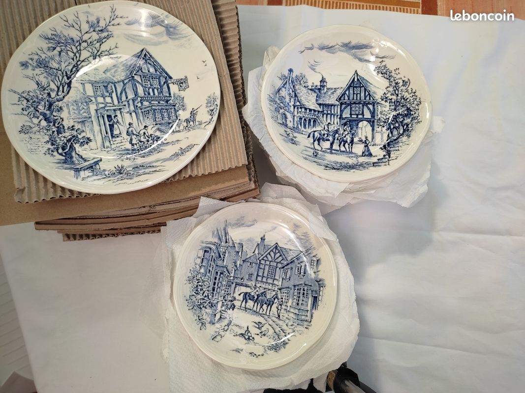 Assiettes Faïencerie de GIEN, GIEN collection, Thème de la chasse à courre de couleur bleu (image 1)