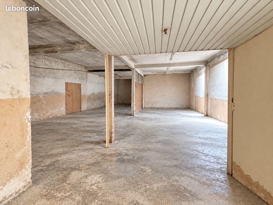 Parking 110 m² · à Marseille · 110 m² · 155 000 €
