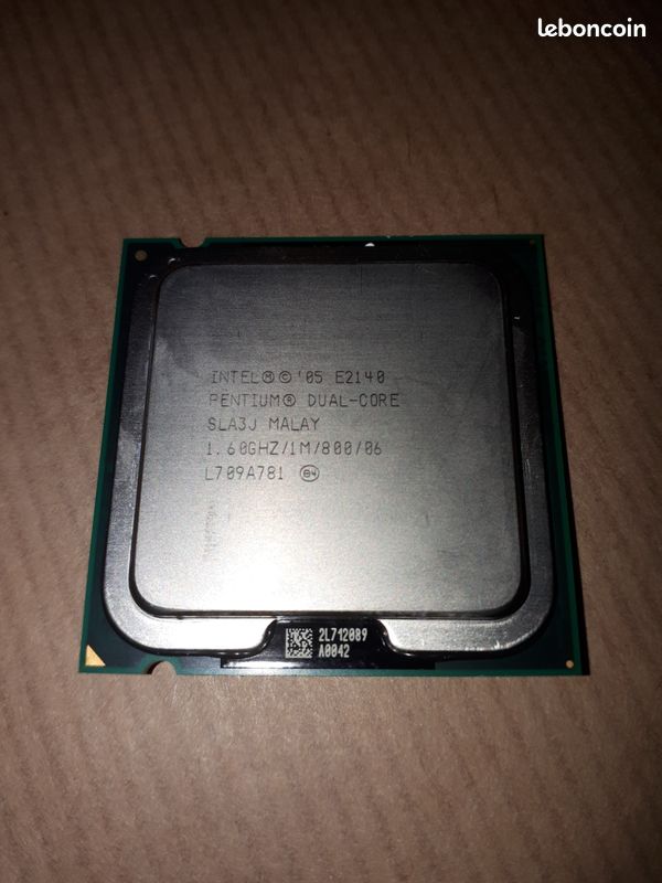Processeur Intel Pentium Dual Core E2140 - SLA3J - 1.6 GHz - 1M cache - FSB 800 - LGA 775 (image 1)