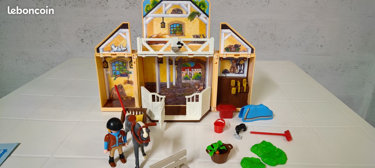 Playmobil Country 5418 - Ecurie transportable (image 2)