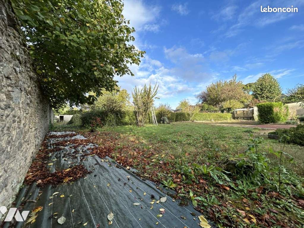 Maison 1582 m² · à Château-Gontier-sur-Mayenne · 1 582 m² · 299 400 €